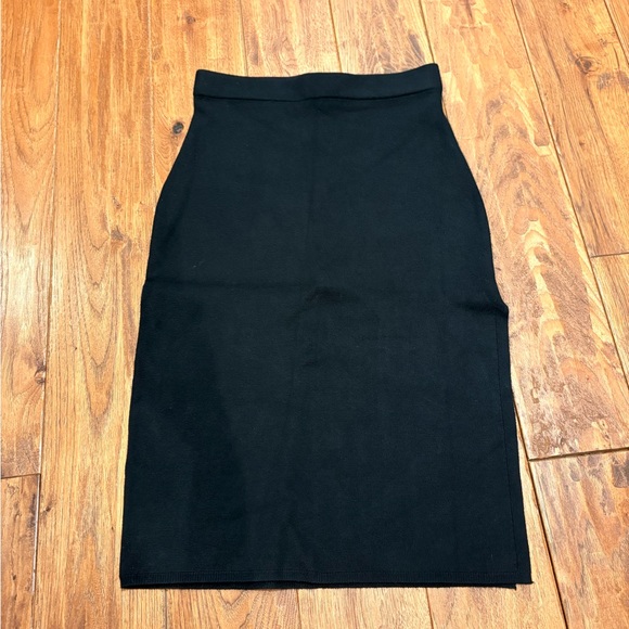 Abercrombie & Fitch Dresses & Skirts - Abercrombie & Fitch Black knit Pencil Skirt with slit